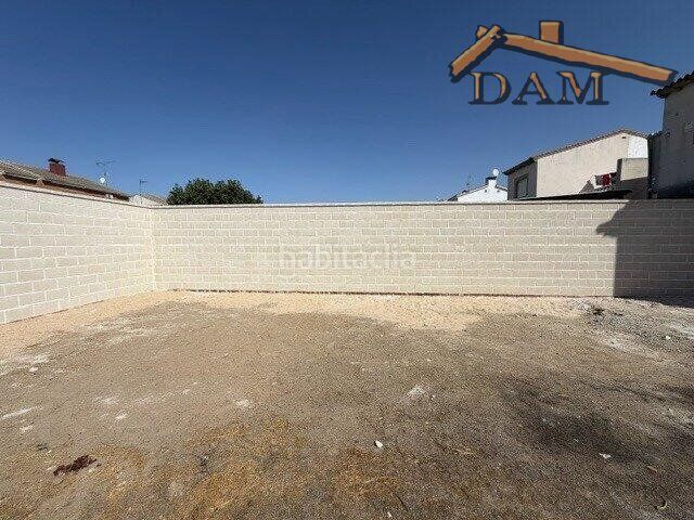Foto b3bbe094-20bc-4bc3-ba41-54ab15ef2241. Casa aparellada a Carmena