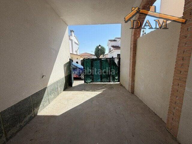 Foto e08e3e5d-258f-4ad4-8a44-b0bce3ca4704. Casa aparellada a Carmena