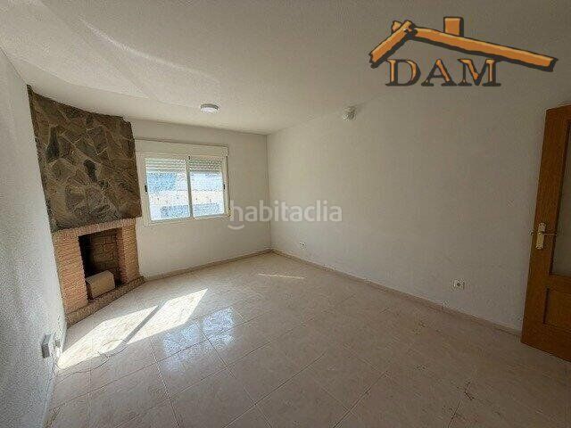 Foto e315e55b-182a-4a36-bebf-78c8873ac152. Casa aparellada a Carmena