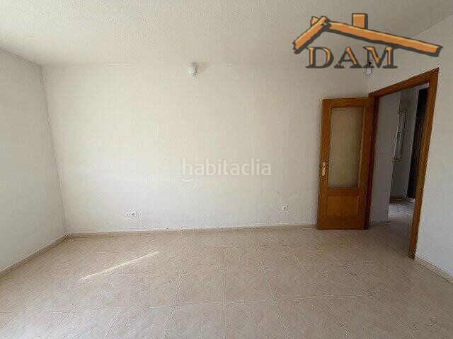 Foto e646edee-0ef7-41c5-8963-9453a1344fc1. Casa aparellada a Carmena