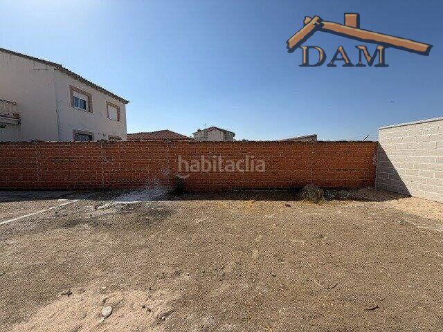 Foto f55fa78e-4a27-4bfb-90ca-7252c60db064. Casa aparellada a Carmena