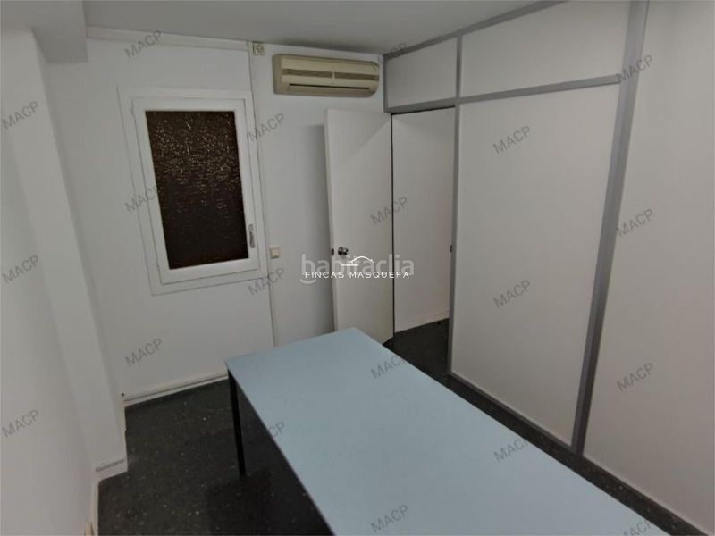 Foto a87fa190-cc84-45c4-80f2-531fc7719237. Oficina a La Nova Esquerra de l´Eixample Barcelona