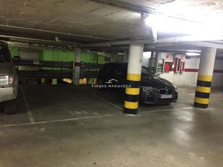 Affitto Posto auto in Llavina i serra 2. Alquiler plaza grande en edificio antiguo caprabo