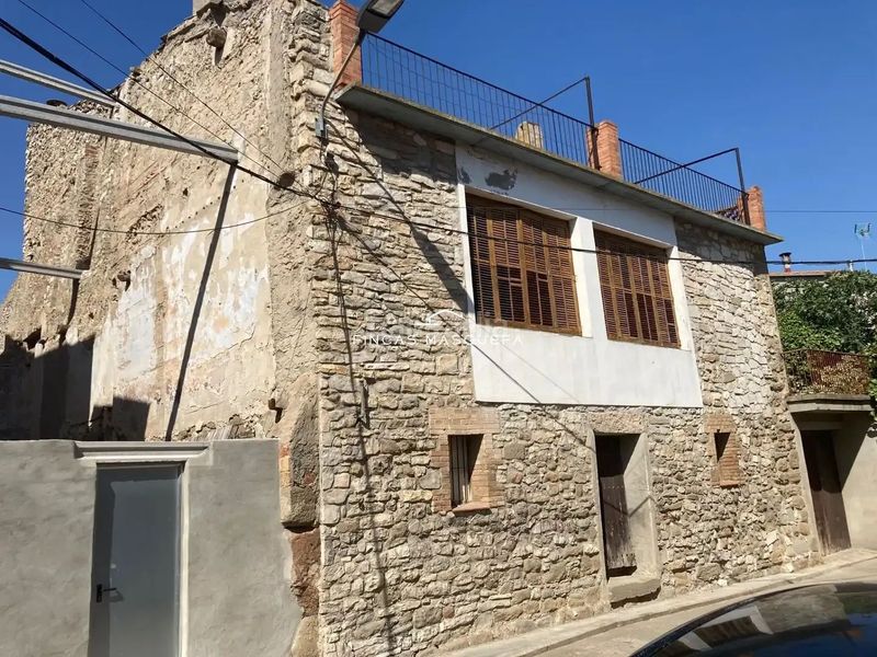 Foto 9c7f9a71-b626-451b-a899-4d722cd094a1. Xalet amb aparcament a Bellcaire d´Urgell