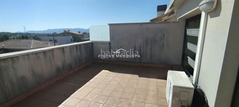 Foto c61dbdb6-ef9b-4d5b-90d8-7064e01cb8bd. Casa adossada amb calefacció aparcament a Masquefa