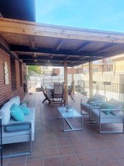 Flat  Doctor gomis. Piso en piera pb con terraza, piscina, trastero y garage