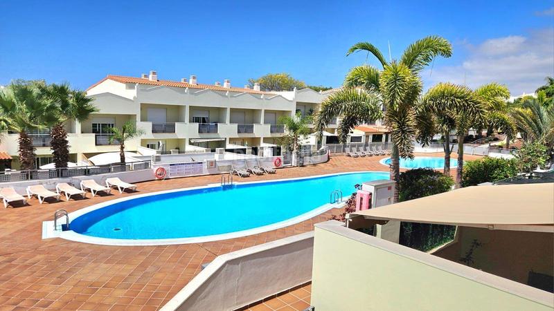 Foto e1c63e4c-b12a-47ff-9886-7ff035f49583. Chalet mit parking pool in Playa Fañabé Alto Adeje
