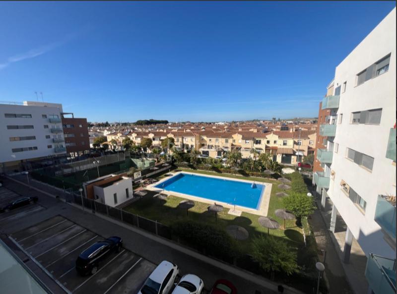 Foto b41dc60f-d166-405b-b02e-b1ef31783f1c. Pis amb aparcament piscina a Pozoalbero Jerez de la Frontera