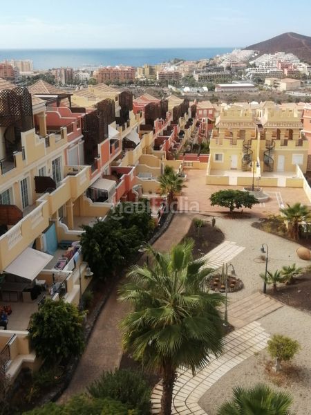 Foto f7e0f87a-8c69-48b3-b098-c60531c6d37c. Àtic amb piscina a Los Cristianos Arona