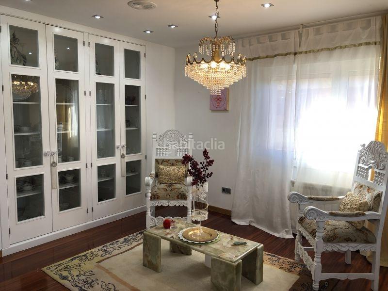 Foto 6a645701-96ac-4bcb-a536-632fc3e9b13c. Chalet con riscaldamento parcheggio in Ensanche - Sar Santiago de Compostela