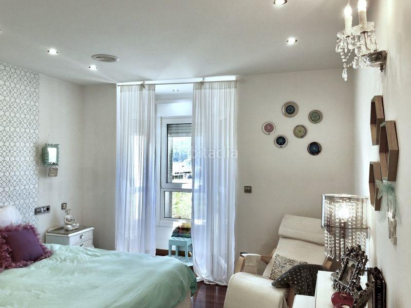 Foto a61d64e0-eec7-4c41-8407-f433e60b5f6e. Chalet con riscaldamento parcheggio in Ensanche - Sar Santiago de Compostela