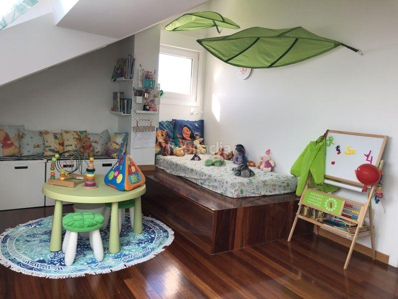 Foto f0857263-a103-4273-aa50-d9cf4e1e8c07. Xalet amb calefacció aparcament a Ensanche - Sar Santiago de Compostela