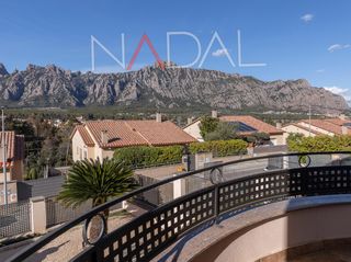 Haus in Collbató. Gran casa con piscina en collbato