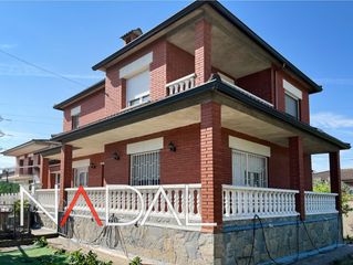 House in Castellbisbal. Casa esquinera en santeuginicastellbisbal