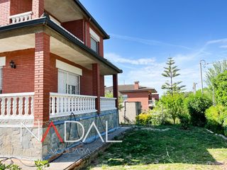 Casa a Castellbisbal. Casa esquinera en santeuginicastellbisbal