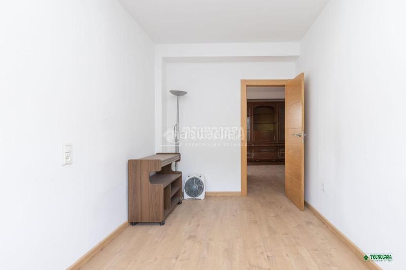 Foto 3050a470-0dd4-4a88-901d-5dd8eb096c2a. Piso  en venta en San Luis Almería