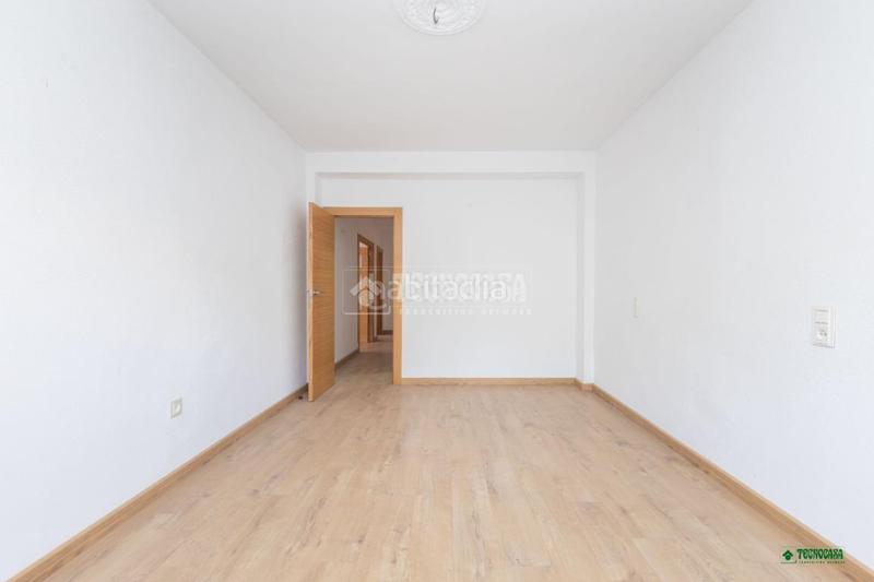 Foto bf1ef26a-5ea4-4264-ba44-95c6b79a43a0. Piso  en venta en San Luis Almería
