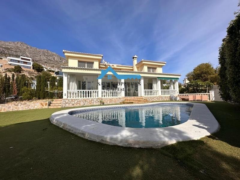 Foto fe864848-8e9d-433c-9fbd-35527a137db5. Chalet con riscaldamento parcheggio piscina in Altea la vella Altea