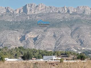 Masia a Altea la Vella. Terreno rústico con casa, cuadras y corrales a la venta en altea