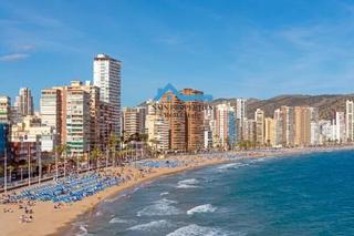 Posto auto in Levante Alto. Plaza de garaje cabinado en zona levante benidorm
