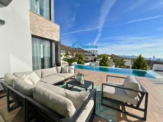 Chalet en Golf Bahía. Villa de lujo a la venta en calle copenhague finestrat