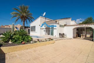 Casa a Pueblo-Ubanizaciones. Acogedora villa con vistas al mar y la montaña  alfaz