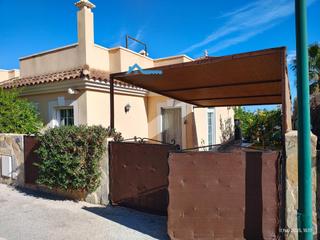 Chalet à Polop. Encantadora casa con gran solárium, jardín privado y vistas únic