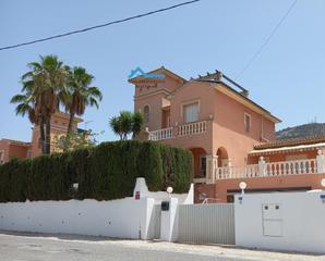 Chalet à L´Albir. Chalet en albir con piscina privada, amplias terrazas y solárium