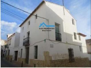 Mas à La Nucia Pueblo. Casa de pueblo en el corazón de la nucía, ideal para inversión o