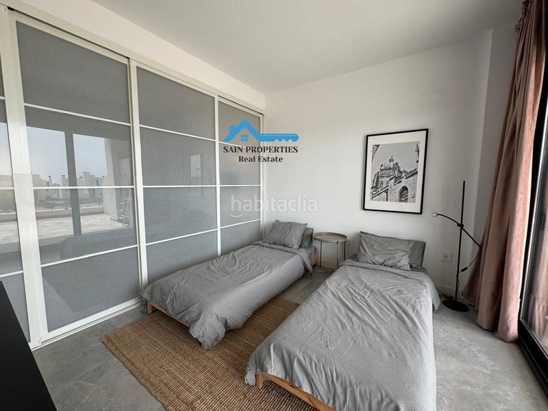 Foto 9758d9ce-3901-4b60-8346-7f1ddacc6892. Duplex avec parking piscine dans balcón de Finestrat-terra marina Finestrat