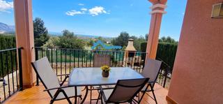 Xalet a Polop. Se vende luminosa y acogedora vivienda en la urbanización balcón