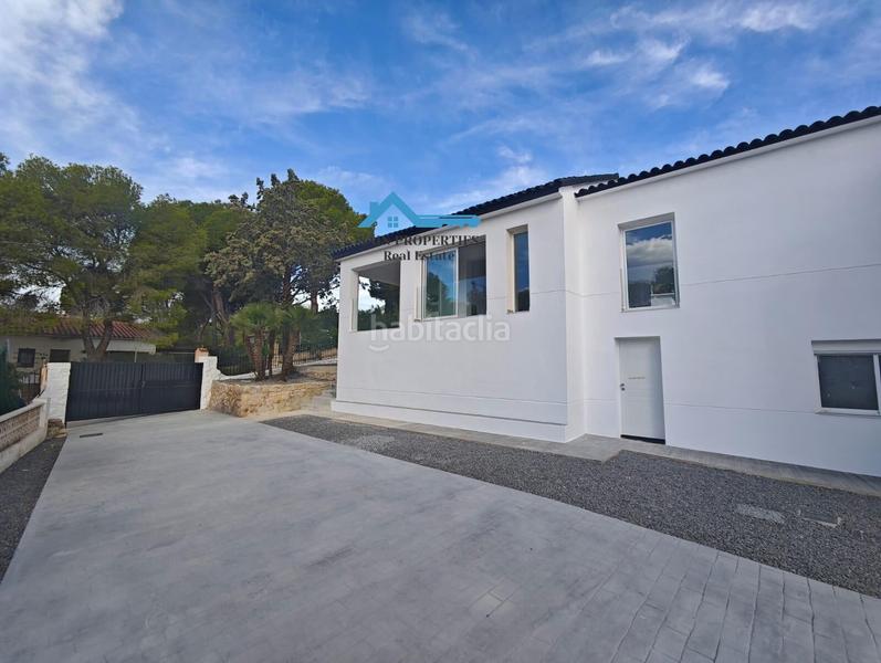 Foto a292d379-8869-4500-9b75-c2896392eb0c. Chalet exclusivo chalet reformado con vistas al mar la vella en Altea