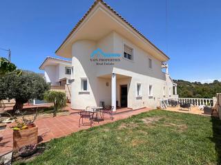 Casa bifamiliare in Escandinavia-Cautivador. Gran chalet pareado en venta en alfaz del pi