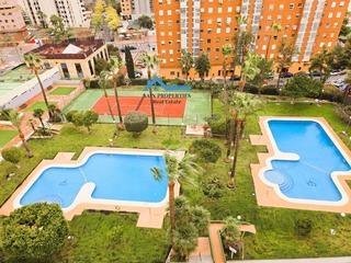 Etagenwohnung in Juzgados - Plaza de Toros. Luminoso piso a la venta en benidorm, zona pueblo levante