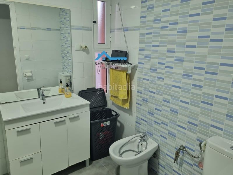 Foto 2163de15-179f-43e6-a489-6739f5fb9cb5. Pis amb aparcament piscina a Playa Poniente Benidorm