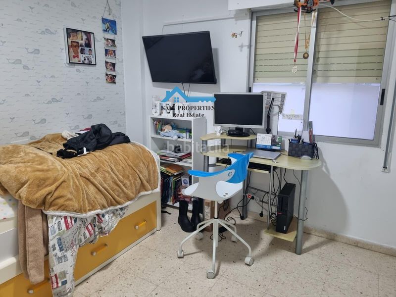 Foto 39594051-7d94-4b37-9a7f-b94a94cfeb46. Pis amb aparcament piscina a Playa Poniente Benidorm