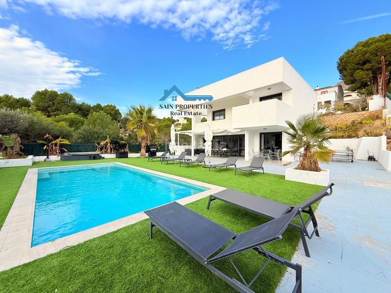 Foto a024cbf8-7277-4965-8a31-ef704bb61d84. Xalet amb calefacció aparcament piscina a Altea la vella Altea