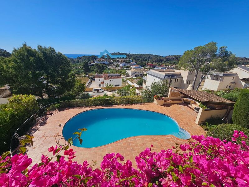 Foto 157be59d-f340-4532-a99e-c65da1462f1e. Xalet amb calefacció aparcament piscina a Altea la vella Altea