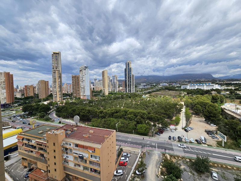 Foto f6bdccbc-0c62-44cd-afed-14f08ea86048. Pis amb calefacció aparcament piscina a Levante Alto Benidorm