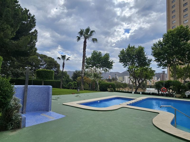 Foto fa80fedf-397d-487d-9338-cbf658d9c2a8. Pis amb calefacció aparcament piscina a Levante Alto Benidorm