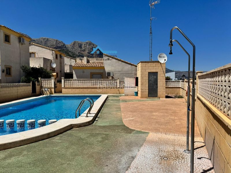 Foto 667a606e-1493-41bc-8c43-f6ee7a01cb37. Casa adossada amb calefacció aparcament piscina a Polop