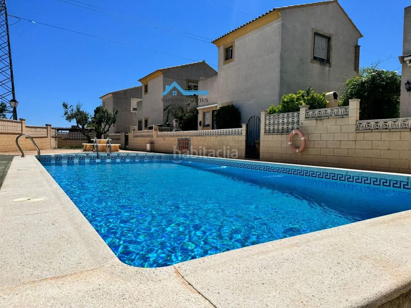 Foto e1cb8c6c-10b4-4e38-86ba-ce63b21c41ca. Casa adossada amb calefacció aparcament piscina a Polop