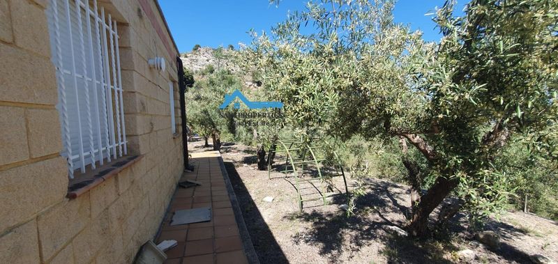 Foto ea5102bb-5169-4d81-9777-c1c9c5c410c9. Casa amb calefacció aparcament piscina a Confrides