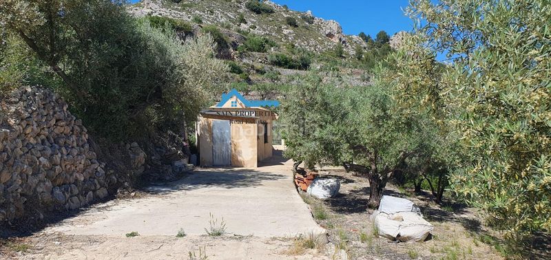 Foto a41cca29-4efa-404e-8d16-39687532a32b. Casa amb calefacció aparcament a Confrides