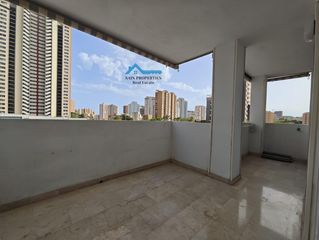 Piso en Playa Poniente. Espectacular y amplio piso en la cala de benidorm junto al hotel