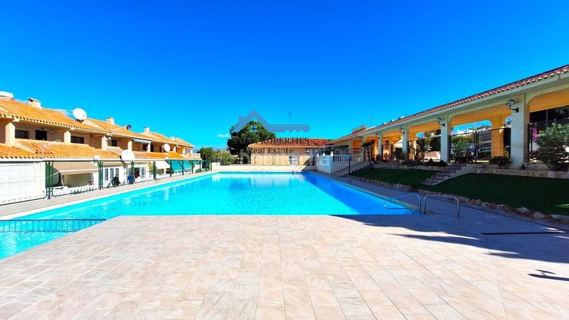 Foto a93e0bba-427b-4120-a2b1-fe13b0994082. Estudi amb calefacció aparcament piscina a Sierra Helada Benidorm
