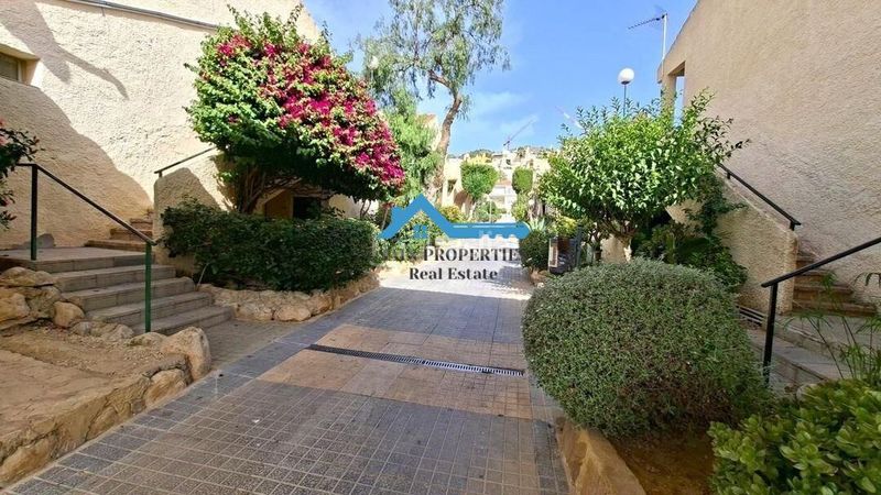 Foto e3467fc3-f215-4ece-8db3-f48813c3bf81. Estudi amb calefacció aparcament piscina a Sierra Helada Benidorm