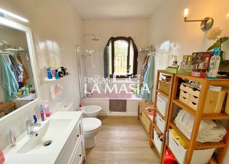 Foto 012246aa-7fb5-4eb9-b60d-27ca956845b9. Masia amb piscina a Canyelles