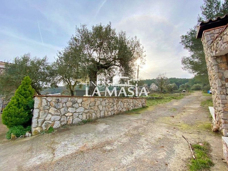 Foto 3b0b4c1a-0efa-47c2-bb7e-c990be9a7b9d. Masia amb piscina a Canyelles