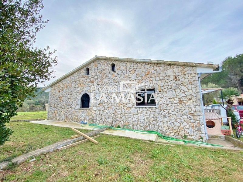 Foto 802f20ba-0f45-44e9-a102-88fba010ba6d. Masia amb piscina a Canyelles